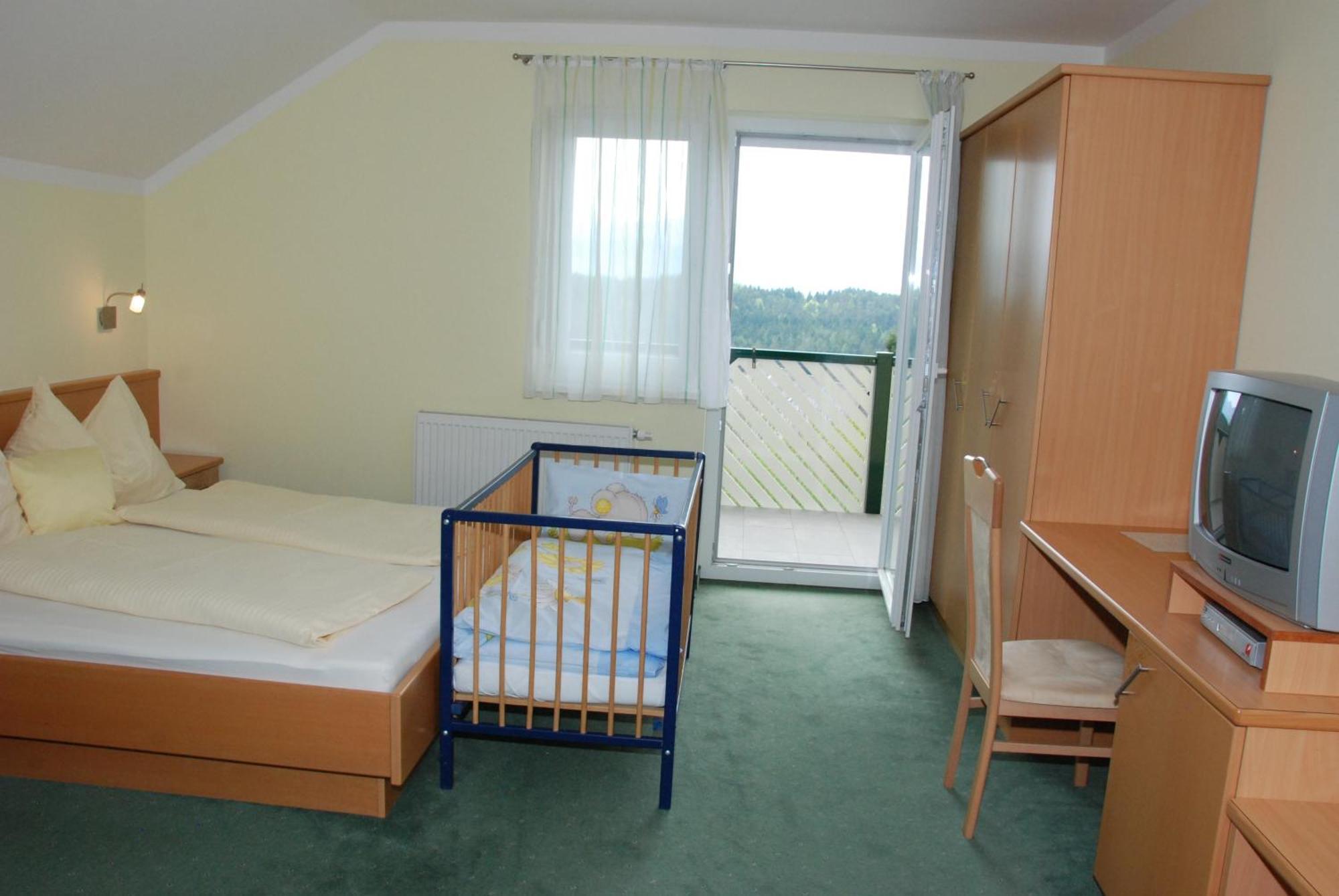 Gaestehaus Groeblacher Kostenberg Luaran gambar